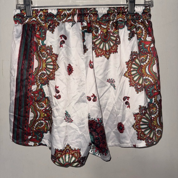 Missguided White and Red Patterned Athletic Shorts - Picture 5 of 6